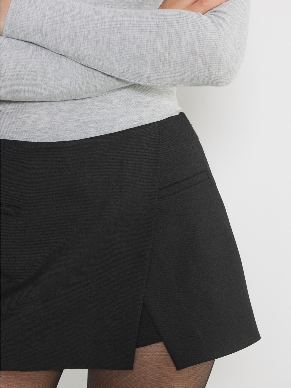 Aritzia: Wilfred | Allegory Skort in Black | Size 10